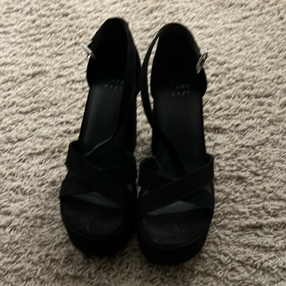 Sleek Black Platform Shoes with Minimalist Design